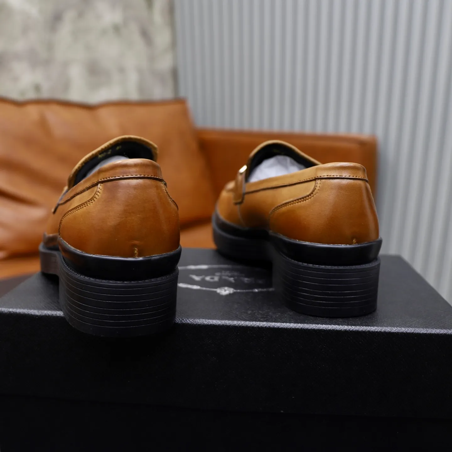 Men's shoes: 540💰🙅‍♂️🙅‍♂️🙅‍♂️ Brand: PRADA Standard code: Men's code 38-44 (45 can be customized) Grade: Same style as the official website Original order quality Material: Original cowhide surface Comfortable sheepskin lining Original outsole Style category: Men's fashionable casual leather shoes Distinguished big-name luxury elements Top luxury Color: actual picture color